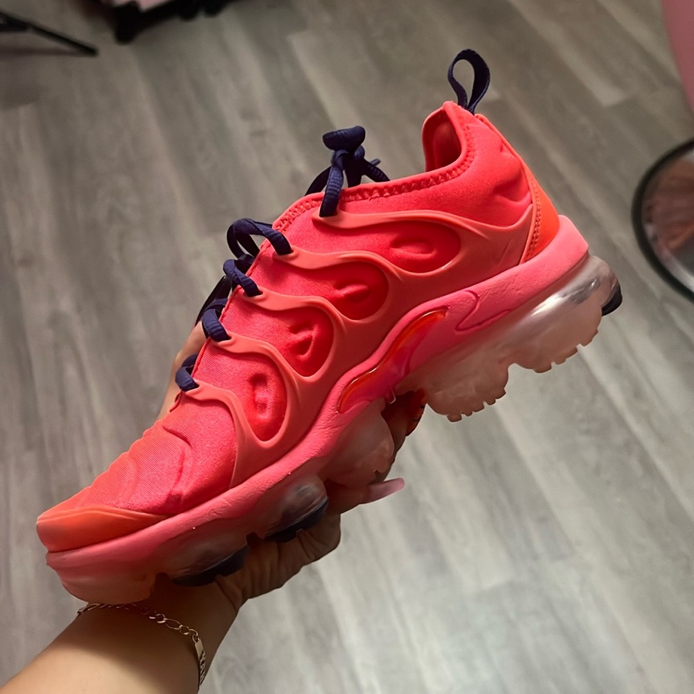Nine shoes 8